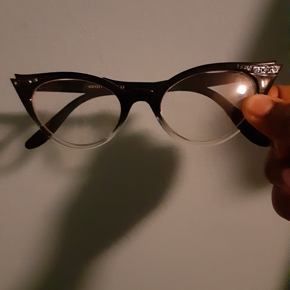 Cat eye glasses